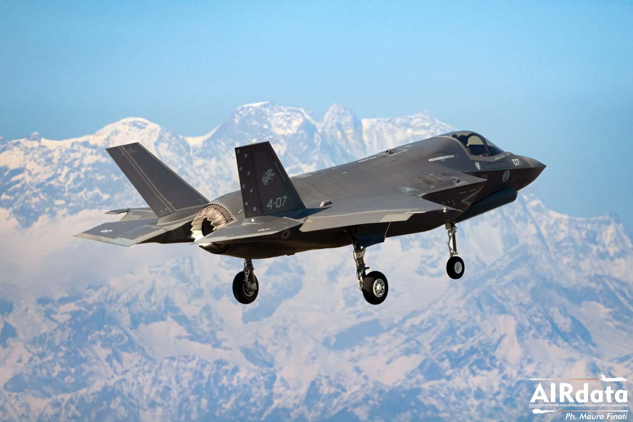 9 MM GRUPAER F35B MM7459 4 07 CAMERI 20250205 MF